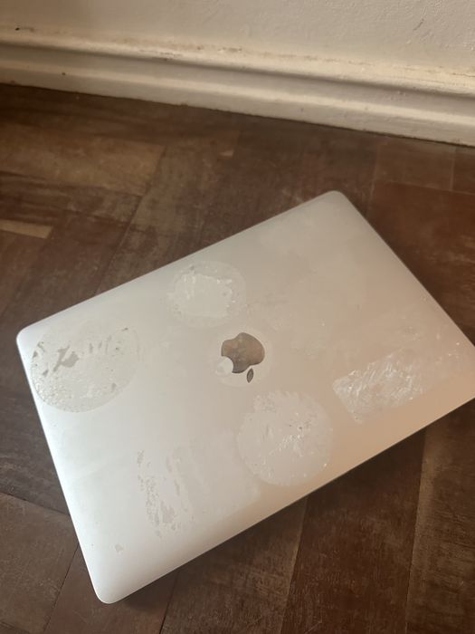 MacBook Pro 13 polegadas, Chip M1, 2020 - usado mas formatado