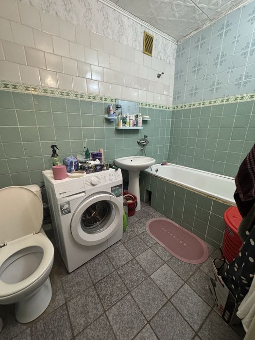 Кввртира в центрі з АО. Від місяця до року. Вільна