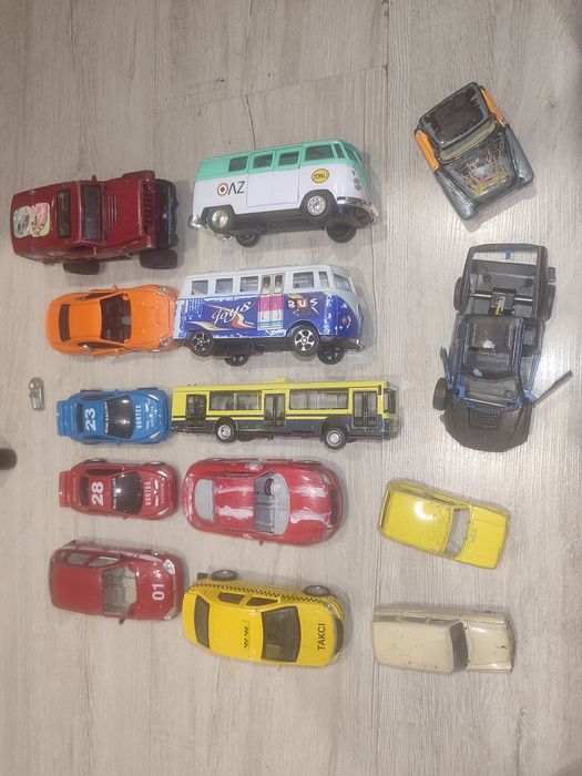 Продам машинки плосмасовые