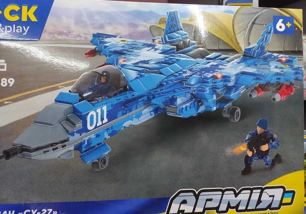 Лего винищувача су-27