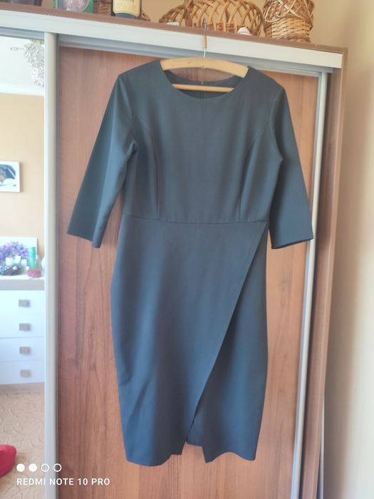 Чорна елегантна сукня