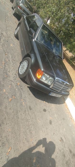 Mercedes w124 в кузові седан 1992 року випуску