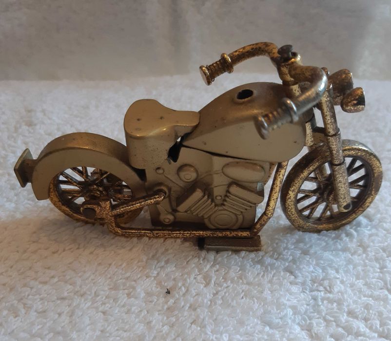 Mota estilo Chopper, antiga em metal