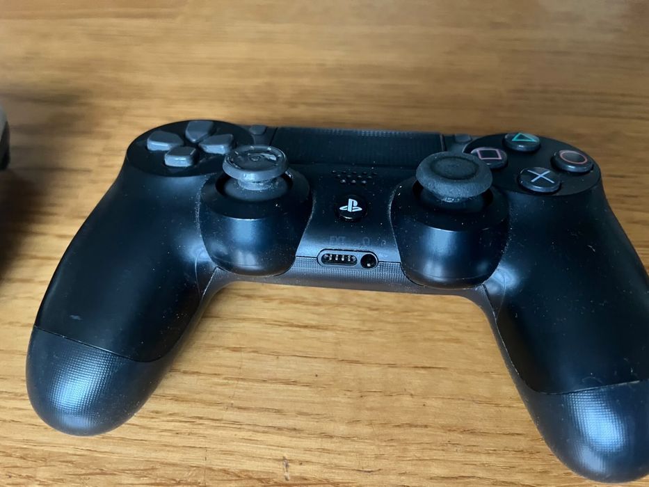 Konsola ps4 slim