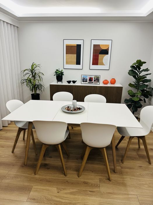 Conjunto de jantar Boconcept Milano e cadeiras Adelaide