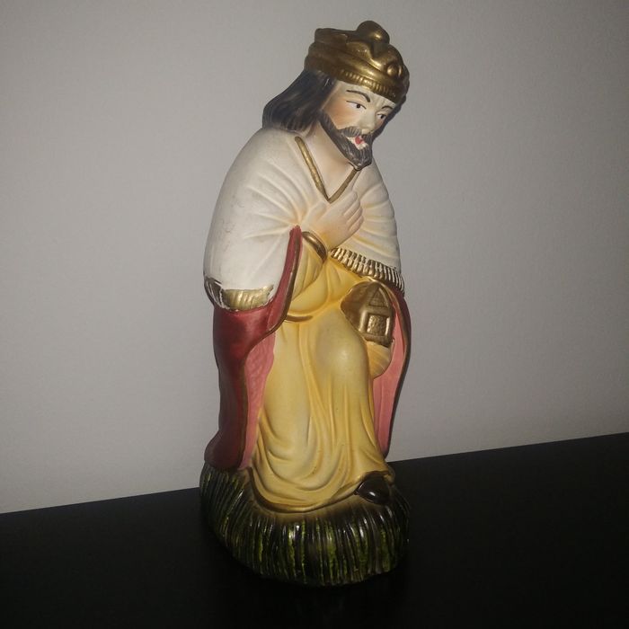 Lote de 7 peças em cerâmica para presépio. 
A peça maior mede 22 cm al