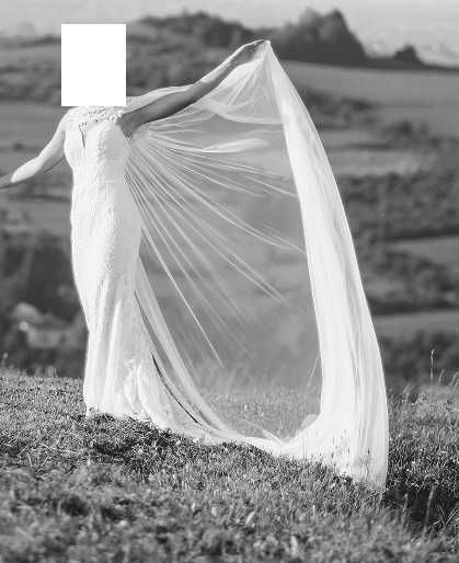 Suknia ślubna syrenka z trenem ecru, r.36 długi welon