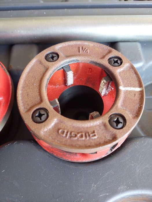 Roscadora para tubos