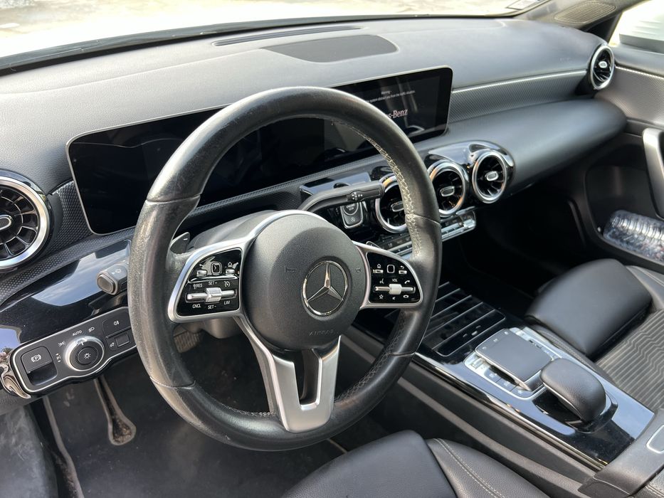 mercedes benz Aclass 180d 2019