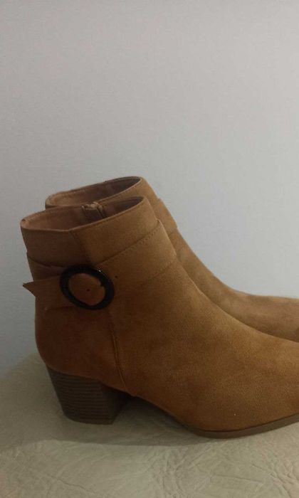Botas/Botins nº 40 NOVAS