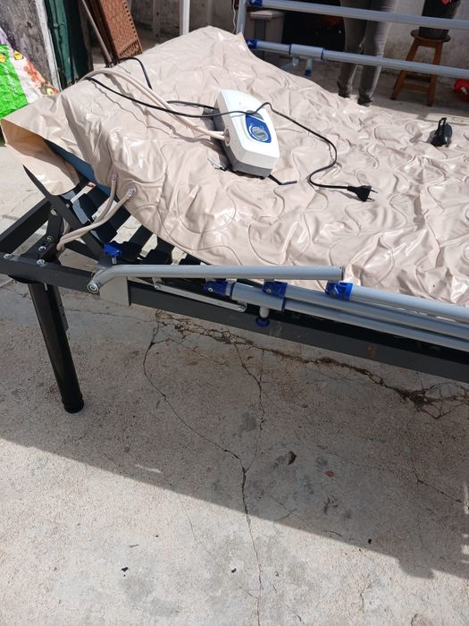 Cama articulada com colchão de enchimento