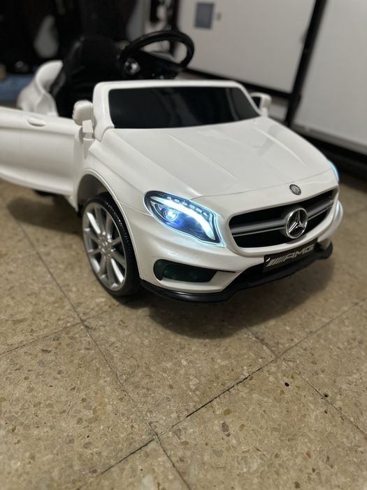 Mercedes crianca amg