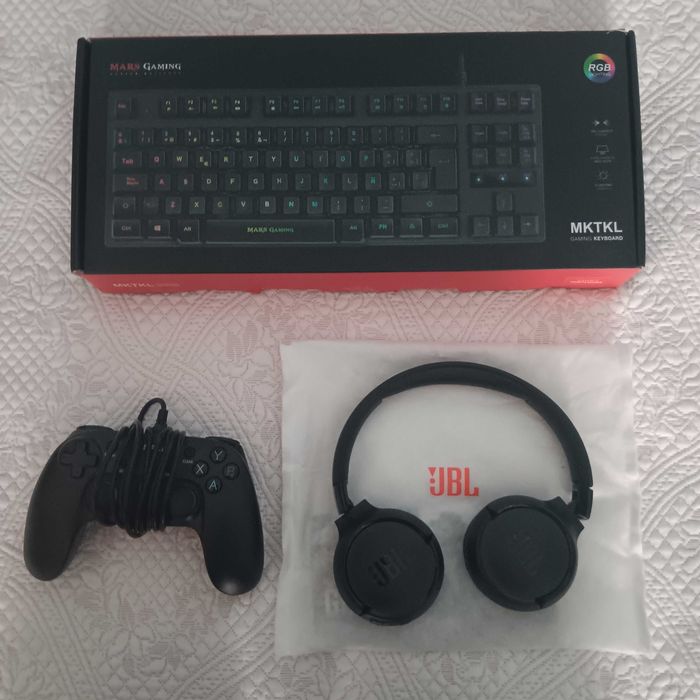 Teclado MARS GAMING, Comando NPLAY e Phones JBL (Nunca Usados)