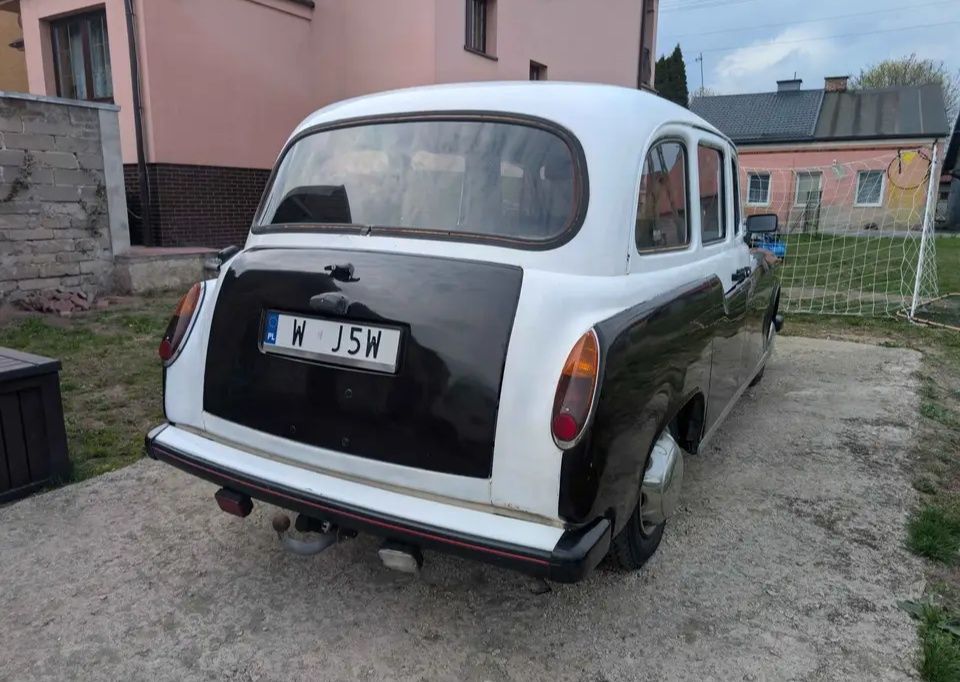 Carbodies London taxi  /pl rej 1996