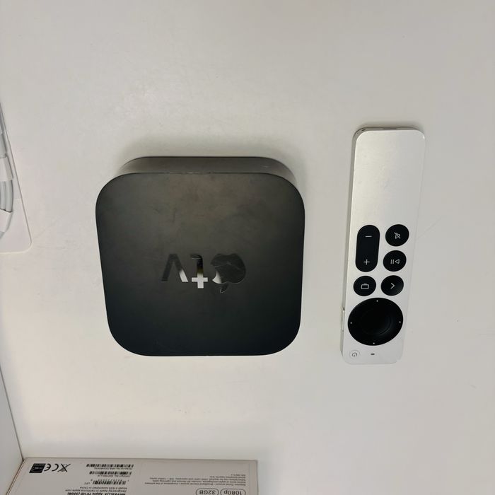 Apple TV 4 generacji z pilotem i kablami 32 GB