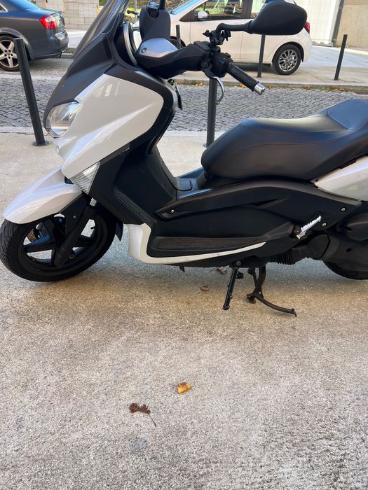 Yamaha X-Max 125
