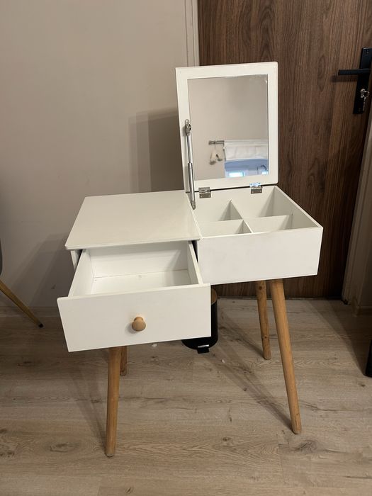 Toaletka biała smukke