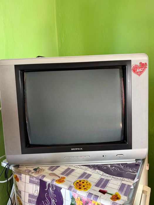 Продам 2 кінескопні телевізори Samsung та Supra (на запчастини або під ремонт)