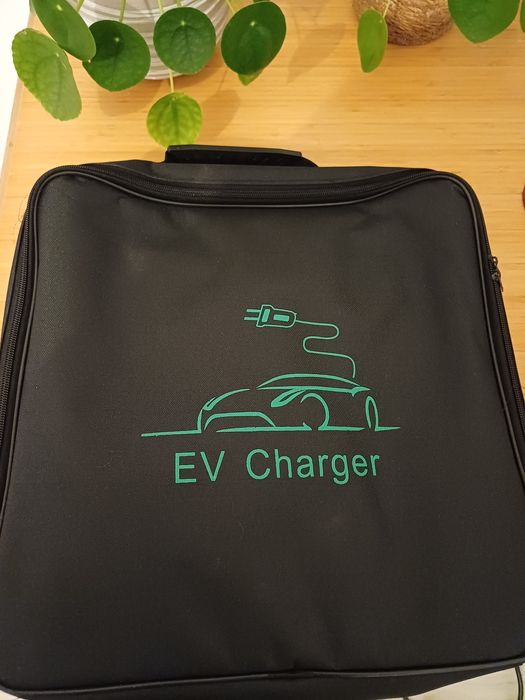 Vendo como novo, muito pouco  usado Carregador portátil carro eléctric