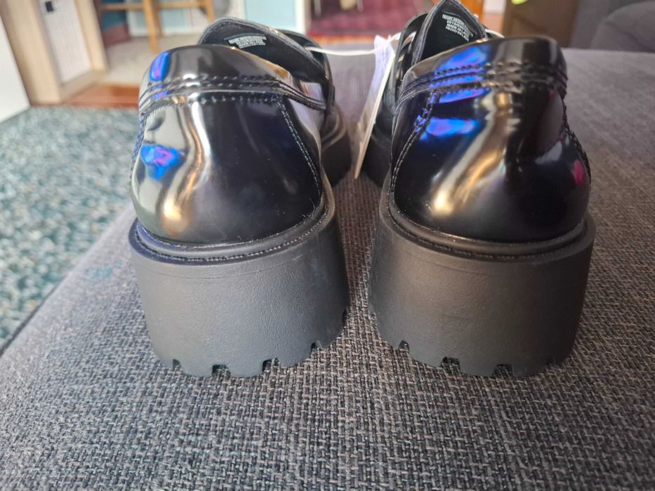 Mocassins pretos de efeito envernizado zara(novos)