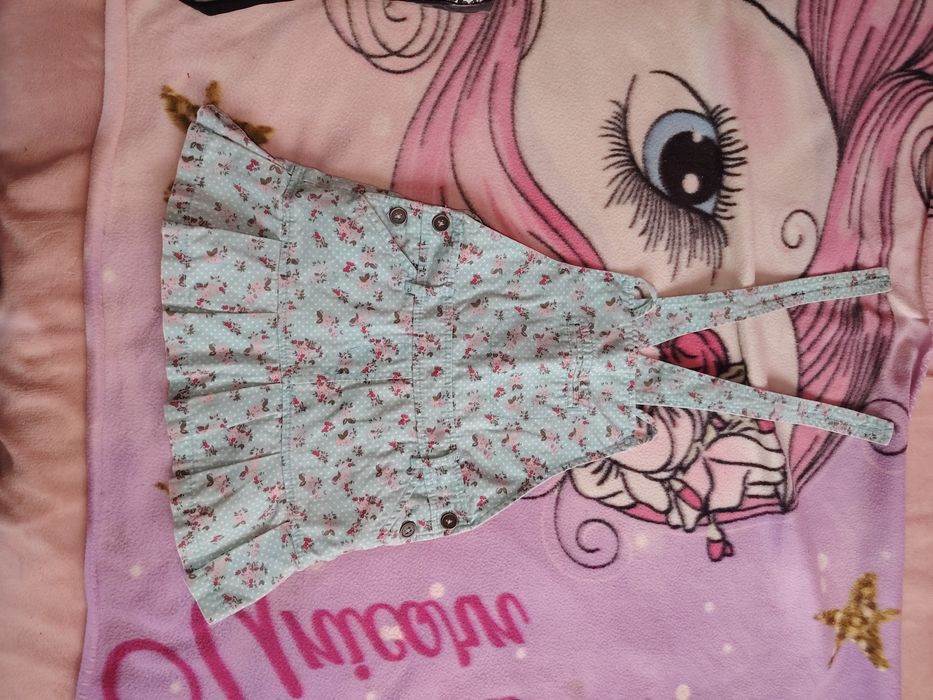 Vendo 3 vestidos menina novos