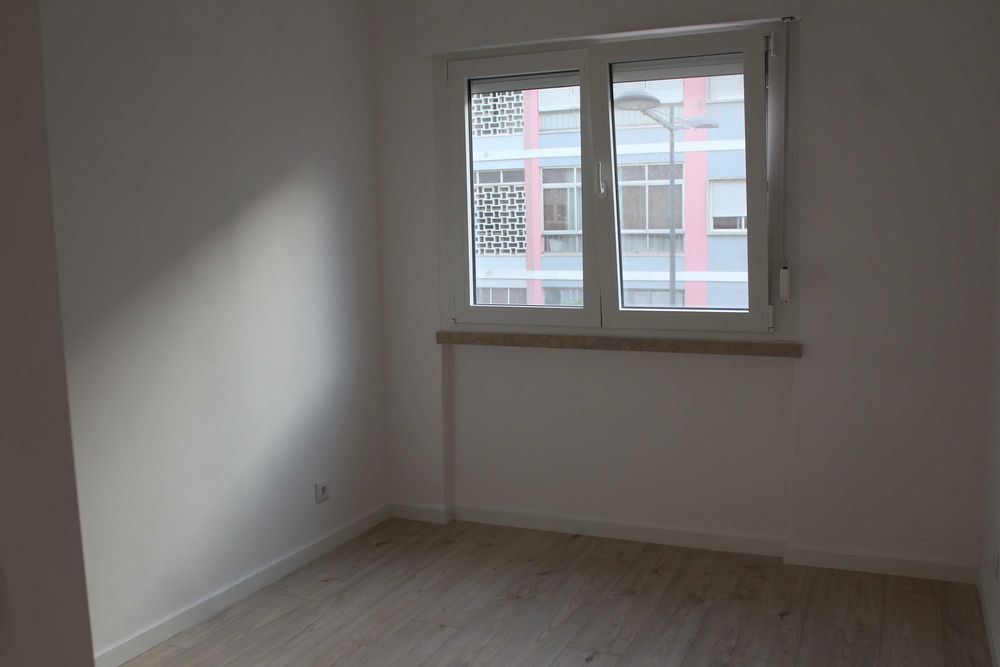 Apartamento T2 Muito Central Sacavém