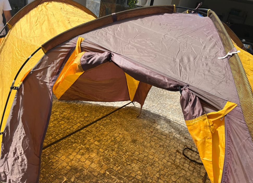 Tenda de Campismo (2quartos e sala)