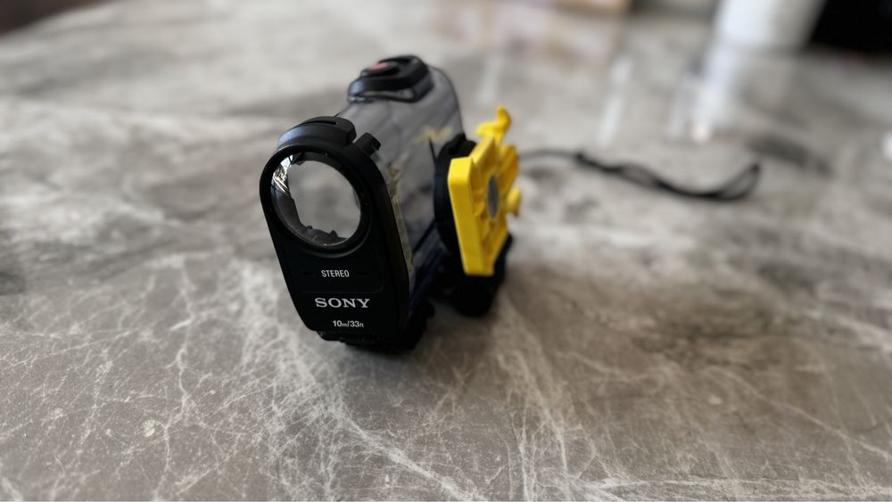 Sony FDR-X1000V ………