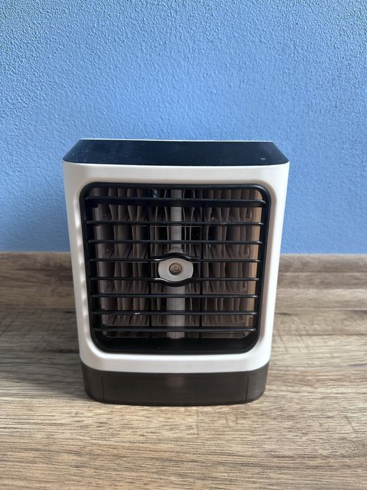 Klimator przenośny z funkcją mgiełki i podświetleniem LED USB-C