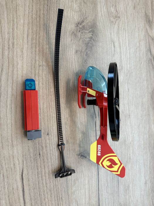 LEGO City 60248 Helikopter strażacki leci na ratunek