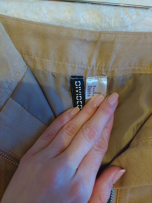 Beżowa spódnica na zamek H&M