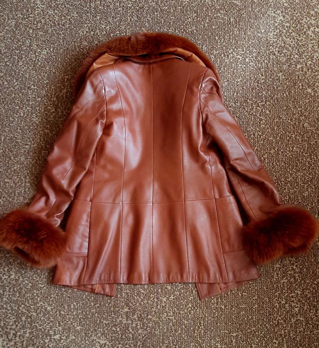 Зимове жіноче пальто з натуральної шкіри 44-46 розмір.