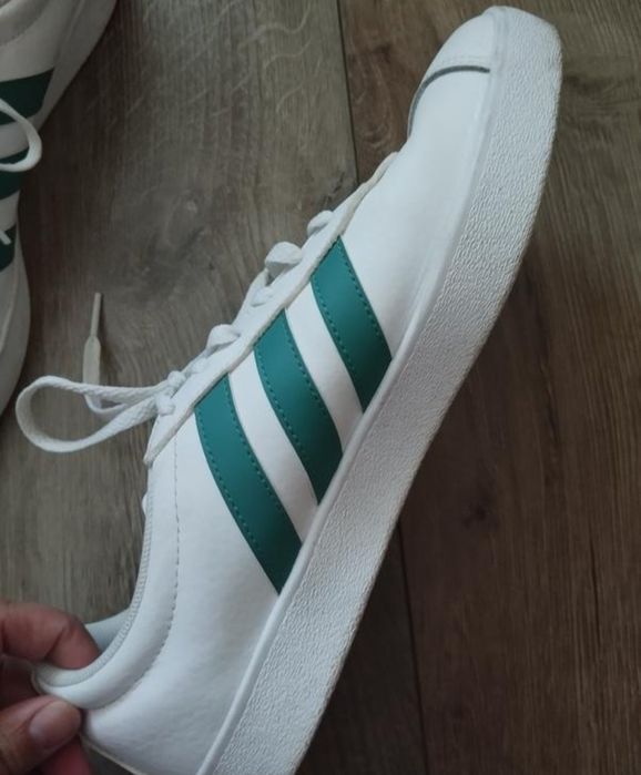 Жіночі оригінальні кросівки Adidas