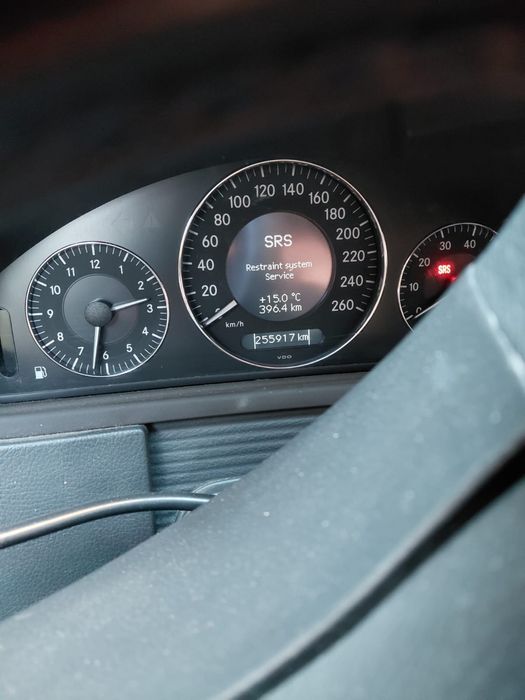 Mercedes  1.8  модель CLK 2004  год