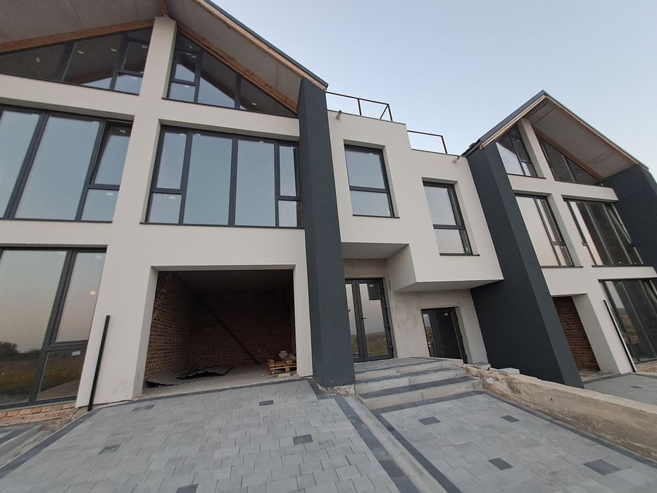 Продаж 3 пов. будинок-таунхаус, 2.3 сотки, 133 кв.м, Байківці