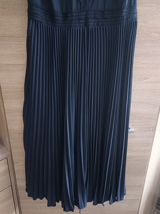 Śliczna elegancka długa plisowana sukienka