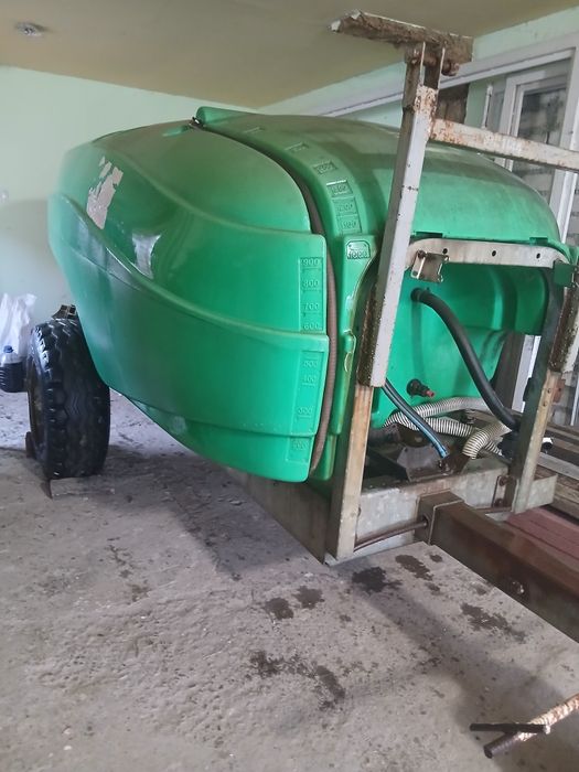 Продам Бочку  опрыскиватель Италия без шасси ,все остальное есть Звони