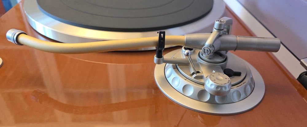 gramofon Denon DP-1300M z akcesoriami, stan gabinetowy