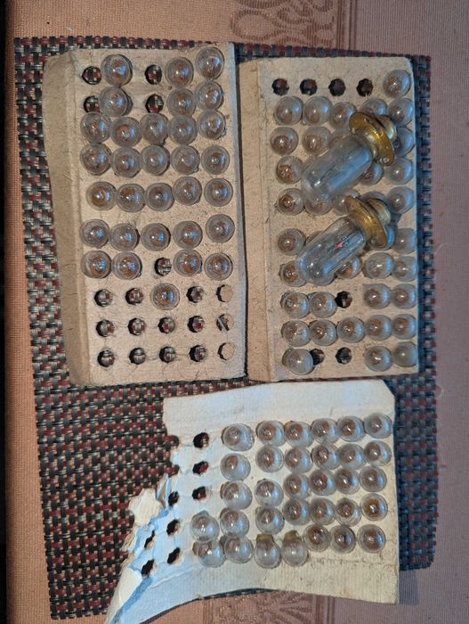 Лампочки накаливания 12В, 1,5 свечей.