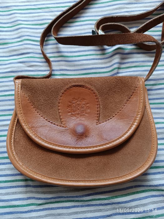 Mala pequena em pele rústica