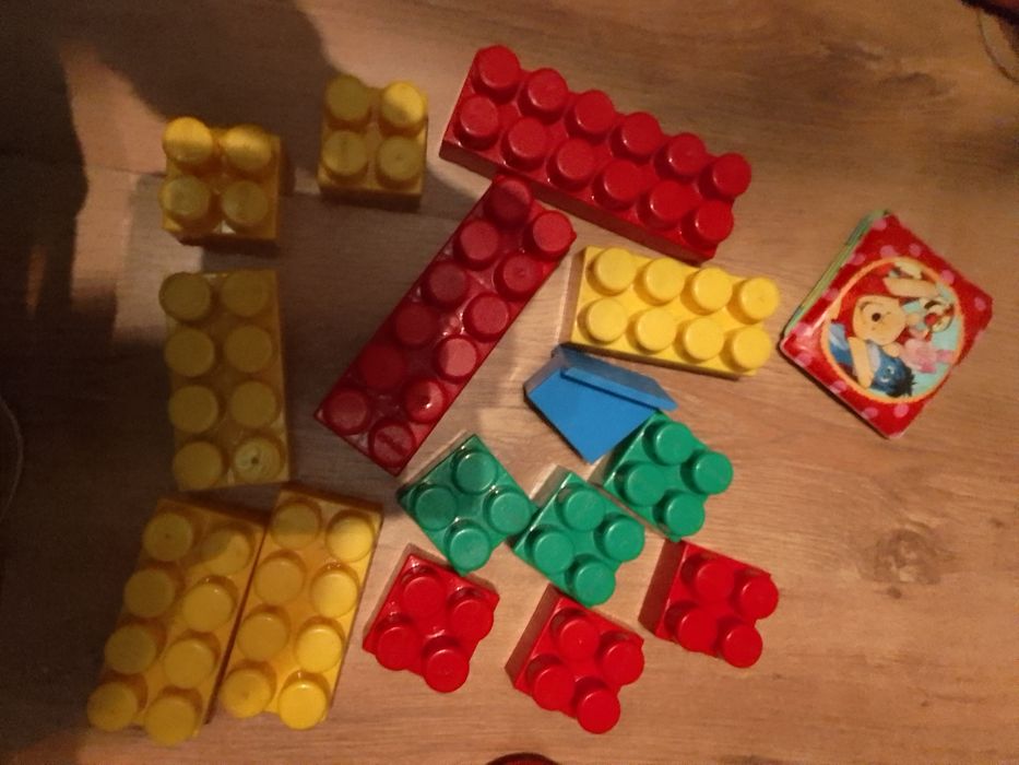 Klocki i ksiązeczka