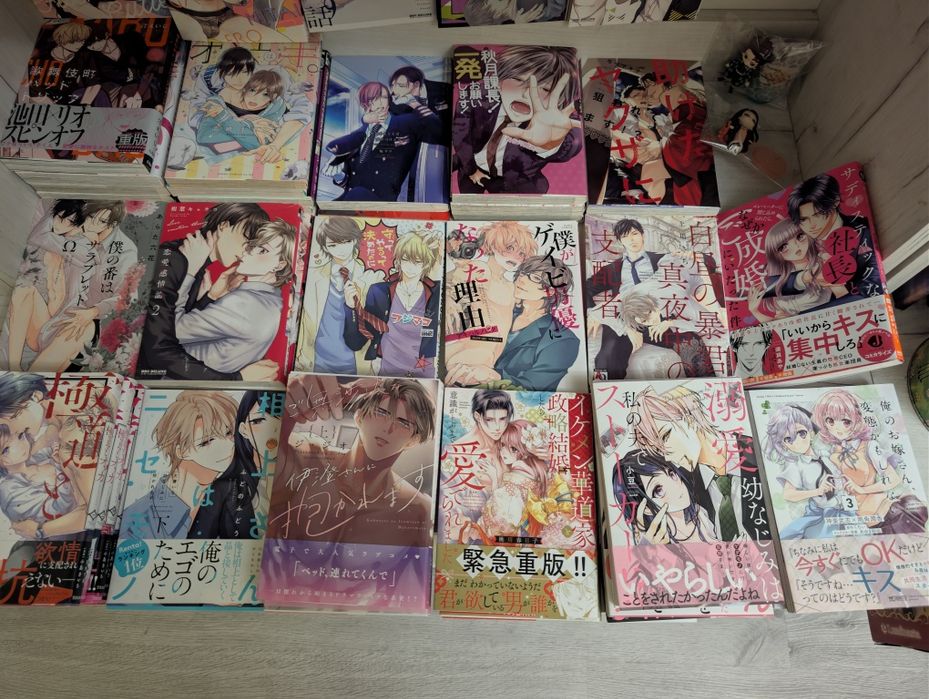 Oригiнальна японська манга (яой та хентай) та різні фігурки