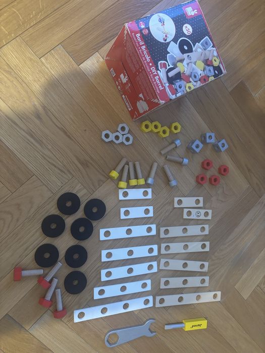 Janod klocki konstrukcyjne zestaw majsterkowicza skretki Montessori