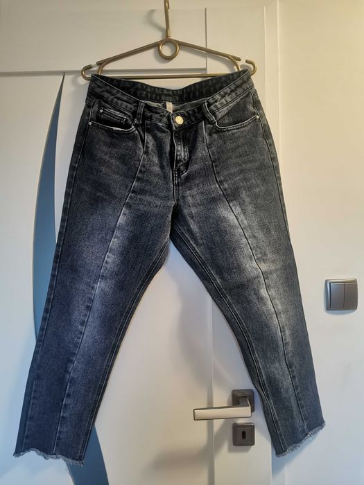 Spodnie, krój wyszczuplający nogi r. 40