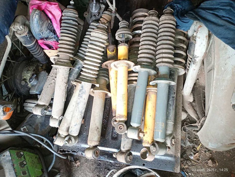 Стойки передні задні ваз 2108-2115