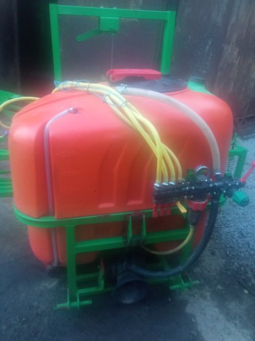 Продам оприскувач навісний