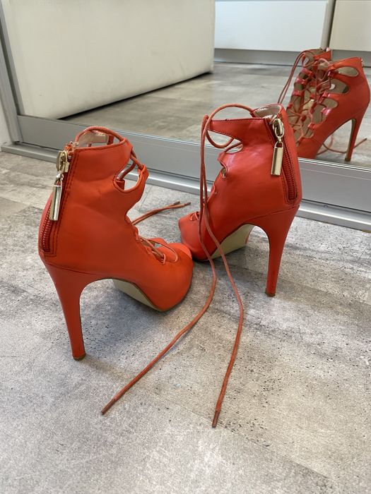 Pomarańczowe koralowe sznurowane sandałki roz 36