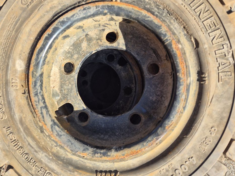 Opony pełne koła 4.00-8