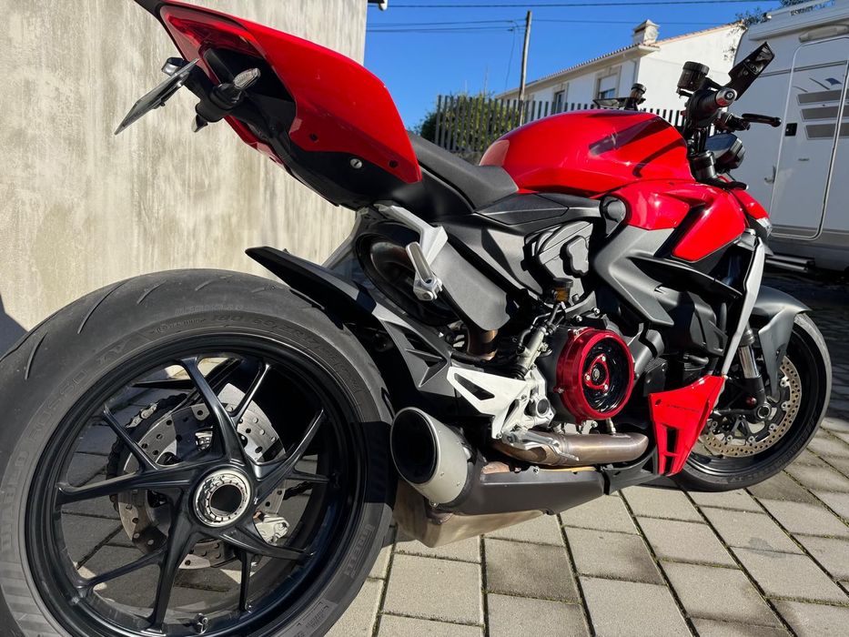 Ducati Streetfighter V2
