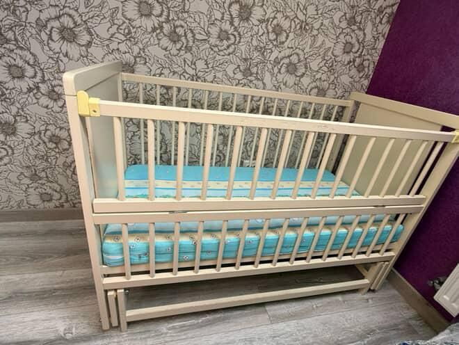 Ліжко дитяче в спальню